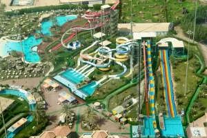 مركز الألعاب المائية بالكويت