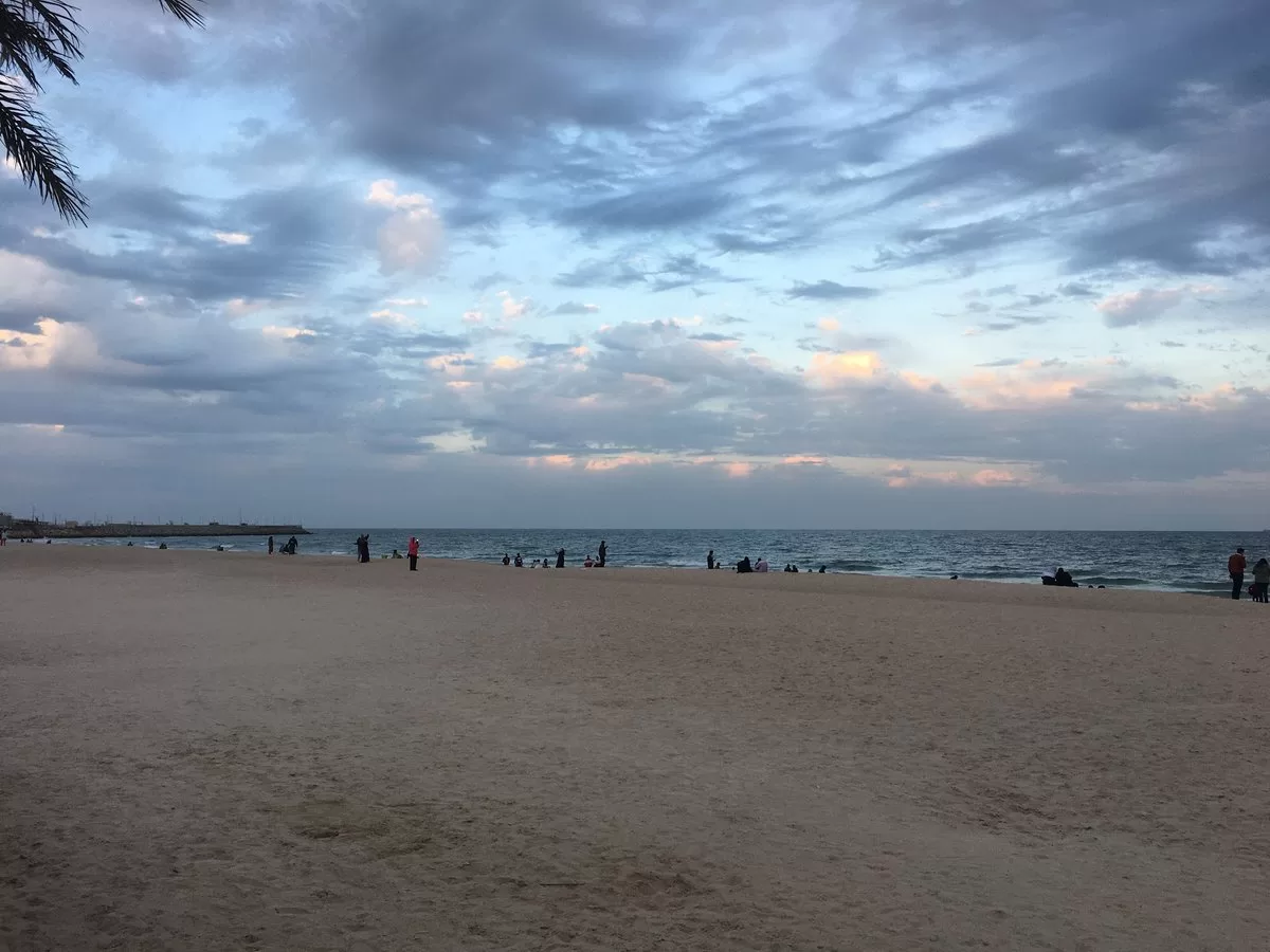 شاطئ العقيلة أجمل شواطئ الكويت 